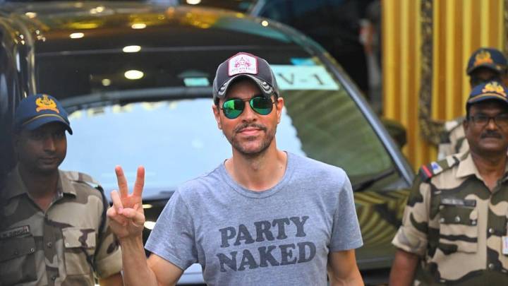 Enrique Iglesias returns to India after 13 years; papped in Mumbai before mega concert!