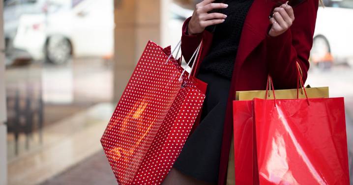 Americans plan to spend big this holiday season even as they fret about the economy, study finds
