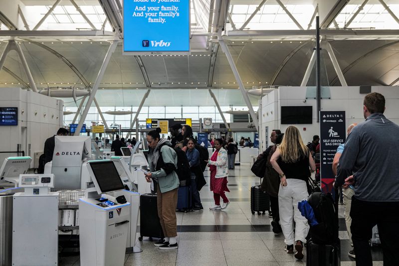 US appeals court to reconsider airline fees decision