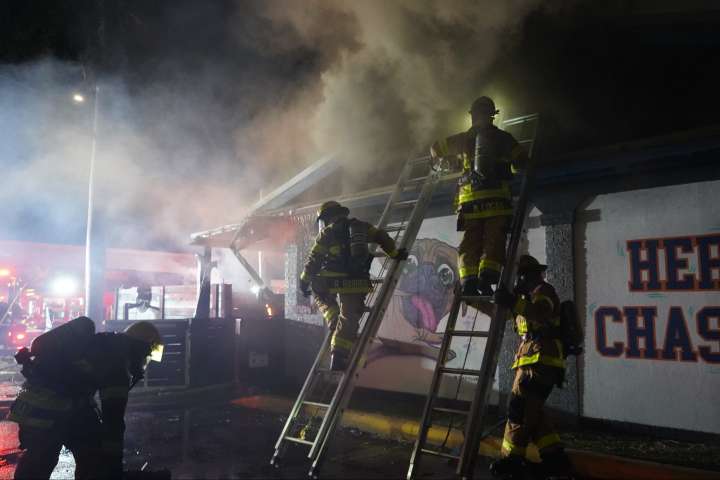 Tampa Fire Rescue battles 2-alarm fire on West Kennedy Boulevard