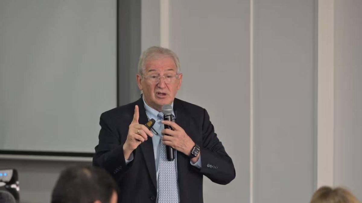 Murió el doctor Remberto Burgos, referente de la neurocirugía en Colombia: “Su memoria seguirá salvando vidas”