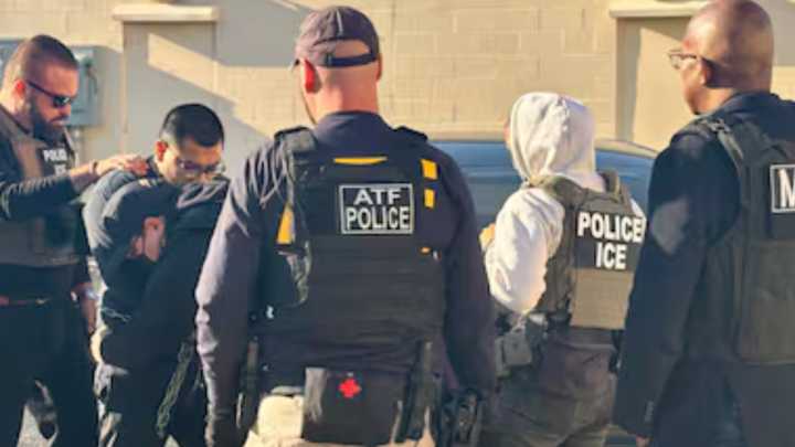 ICE apareció en un edificio de Chicago y se llevó a 37 personas en una redada masiva