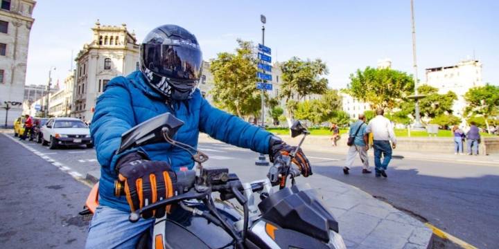 Multas por no usar chalecos distintivos ni cascos en motociclistas se aplicarán desde este fecha, según el MTC
