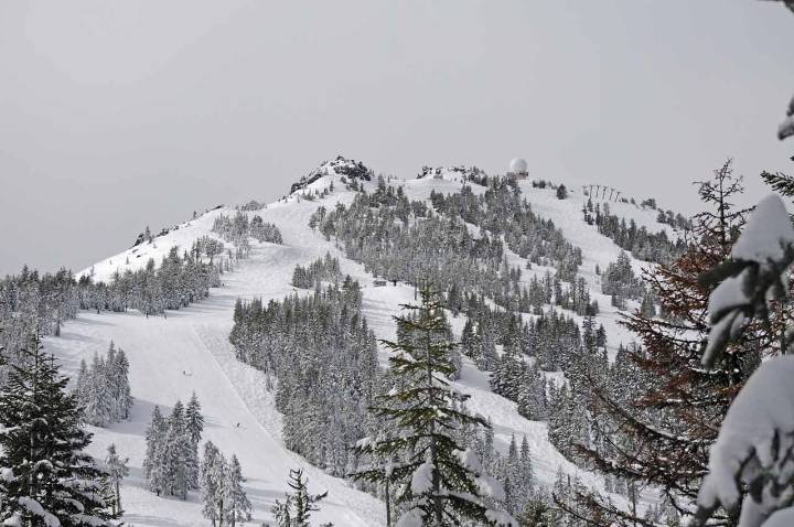 Ski Season Returns to Mt. Ashland With Discounts, Twilight Hours, and a New Chairlift Project