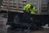 Motociclista muere en un choque múltiple en Santa Fe tras fuertes lluvias