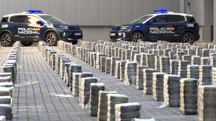 Una persecución, un vuelco en carretera y una coartada inverosímil: la accidentada huida de los narcos detenidos en A Pobra