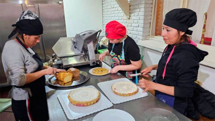 El municipio bandeño impulsa un “Taller de panadería artesanal para emprendedores”