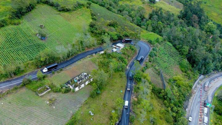 El paso por la Vía al Llano tiene nuevos horarios: así funciona el nuevo pico y placa 3x3