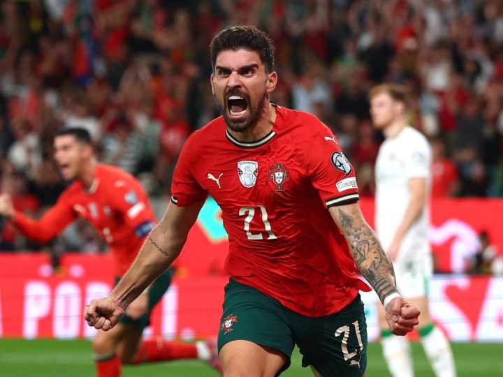 Portugal beat Ireland in injury-time in World Cup qualifier