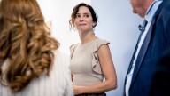 Ayuso carga contra Sánchez por señalar a los médicos "según practiquen o no un aborto": "No parece propio de una democracia"