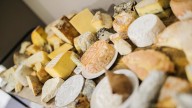 Sanidad pide no consumir este famoso queso que se ha vendido en Cataluña: los lotes afectados
