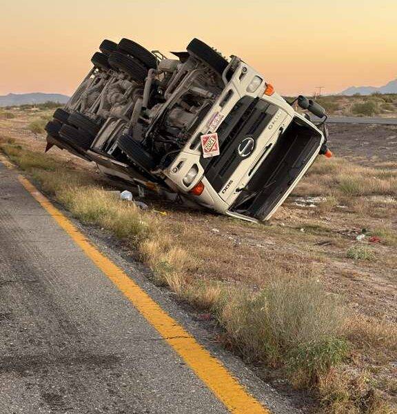 Cierran parcialmente la carretera Chihuahua–Juárez tras volcadura de pipa con diésel