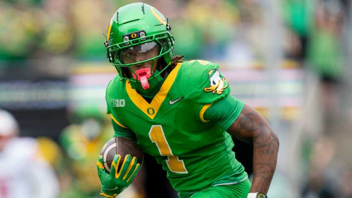 College football odds, picks: Oregon vs. Indiana, Michigan vs. USC, more Week 7 games
