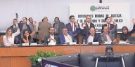 Morena y aliados aprueban en comisiones dictamen de reforma a Ley de Amparo