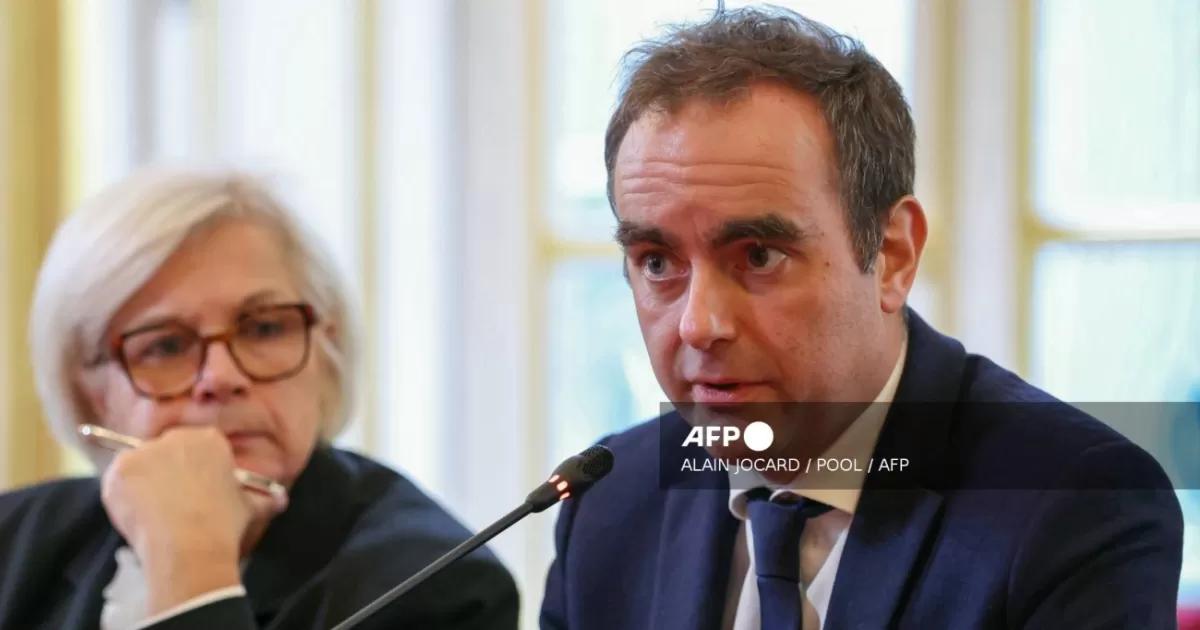 El primer ministro francés muestra sus cartas en medio de la crisis política