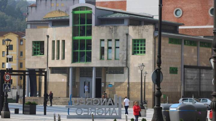 Cierra (temporalmente) la biblioteca de La Felguera