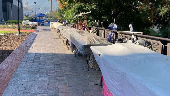 Se asientan permanentemente vendedores ambulantes en la Macroplaza