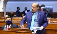 Héctor Valer presenta denuncia penal contra periodista a quien escupió en el rostro