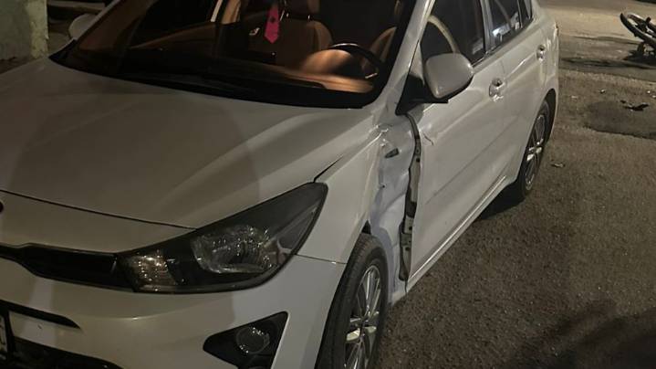Motociclista menor de edad resulta con fuertes lesiones en Gómez Palacio; auto le cortó la circulación
