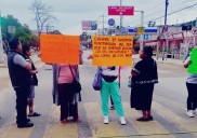 Vecinos de Lomas de Santa Rosa, en Oaxaca de Juárez, tienen 24 horas sin energía eléctrica; bloquean la Panamericana