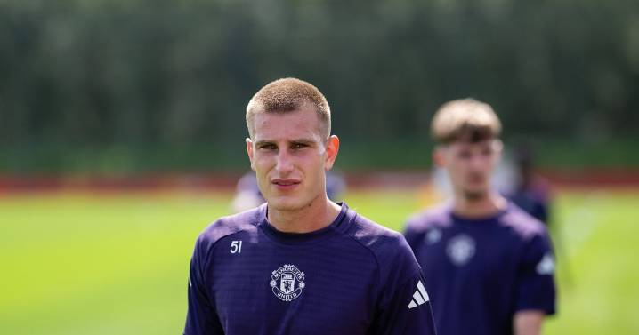 Man Utd starlet shares heartbreaking loss after dad takes his own life