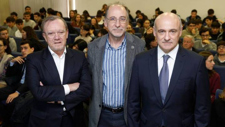 "La Asturias que Funciona" aborda el paso de las aulas al asesoramiento empresarial: "Hay que pensar en clave internacional y aprovechar la facultad para conectar con perfiles de todos los ámbitos"
