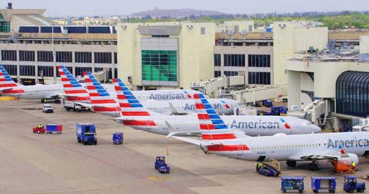 Cierre federal deja a aeropuertos sin controladores y paraliza vuelos en EE. UU.