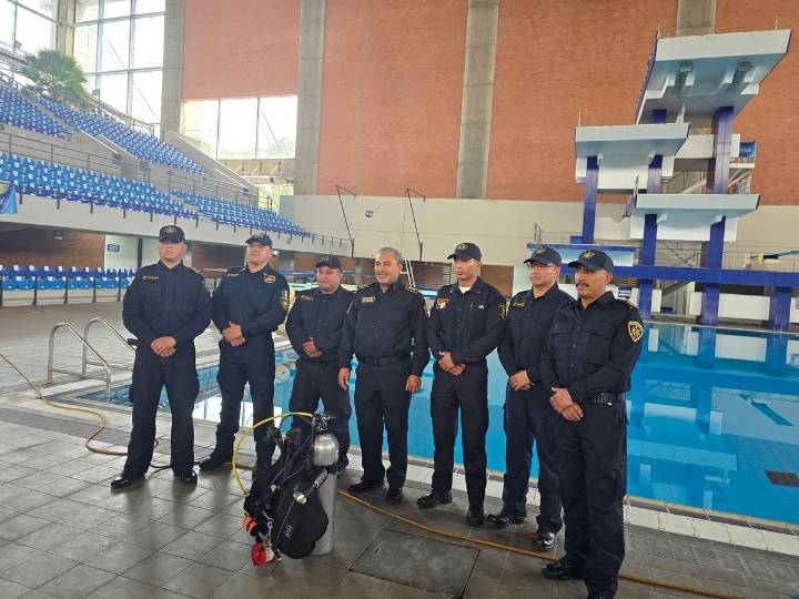 Cuerpo de Bomberos de CDMX forma su primera célula de buzos para rescates acuáticos