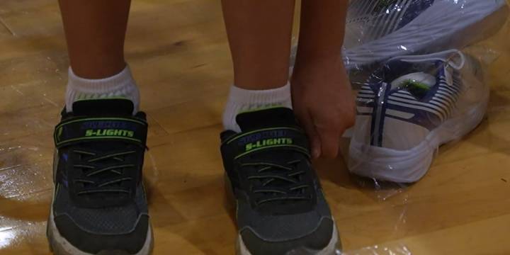 Kiwanis Club, Souls for the Heart gives away hundreds of shoes to Fremont Elementary students