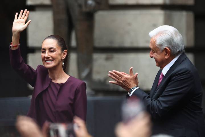 Sheinbaum y Morena: un año de remolcar a un partido golpeado por la corrupción y los excesos