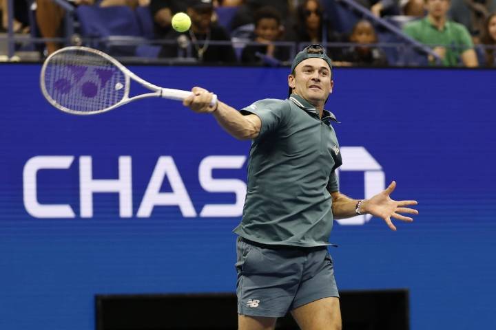 Deadspin | Tommy Paul (foot) WDs from Rolex Paris Masters