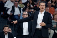 El dueño del Hapoel, multado por su mensaje a Pedro Martínez, vuelve a meterse con el entrenador del Valencia Basket
