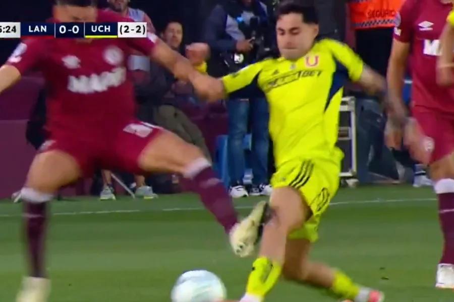 ¿Era para roja?: La fuerte patada de Cardozo a Altamirano durante el duelo de Lanús y la U