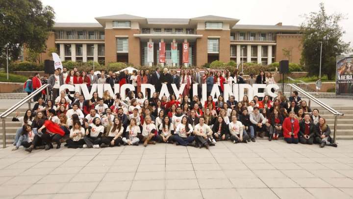Giving Day con Don Francisco y tributo a Coldplay: Universidad chilena recaudará fondos para financiar 80 becas de estudiantes