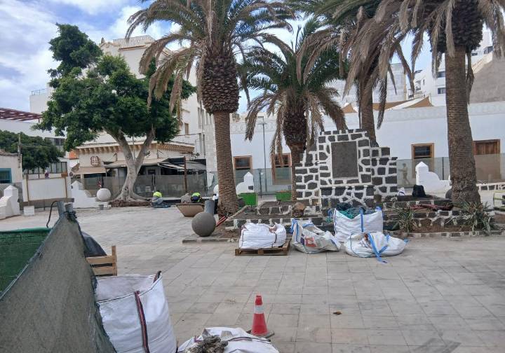 Pabellón de Argana, cruz franquista y residencia de Altavista enredan el pacto