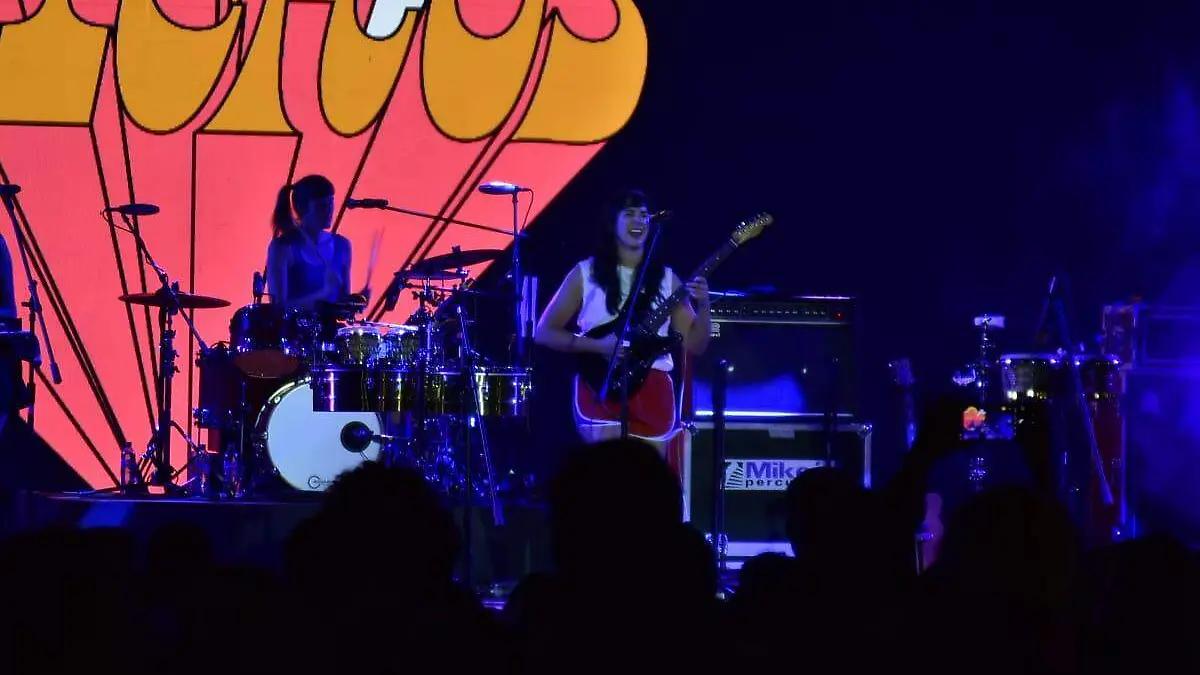 VIDEO Y FOTOS. Los Bitchos cautivan con fusión de cumbia psicodélica y surf rock en Cervantino