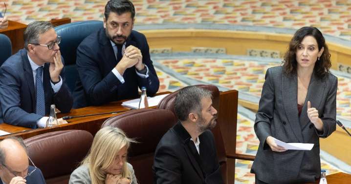 Ayuso propone dos nuevas placas: «'Aquí escondían al hermano de Sánchez' en Moncloa y 'Aceptamos pago en metálico' en Ferraz»