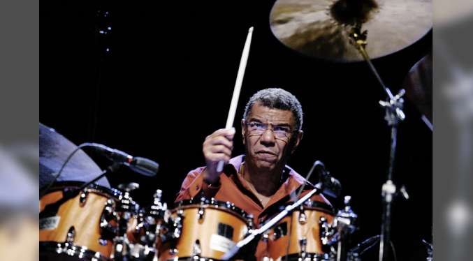 Tragedia en el mundo del jazz: El icónico baterista Jack DeJohnette fallece a los 83 años.