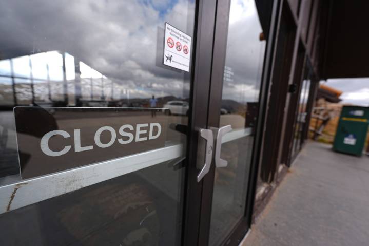 Jueza impide a gobierno de Trump despedir a trabajadores