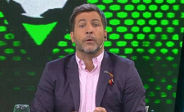 Un miserable: Pasman tomó la muerte de Russo para "pegarle" a Riquelme