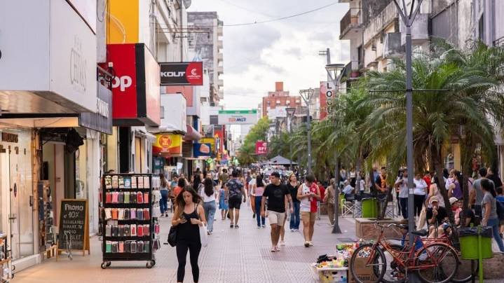 Día de la Madre en Corrientes: la venta de indumentaria cayó 10%, pero el consumo se sostuvo con cuotas sin interés