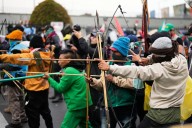 Cuatro policías heridos durante manifestación alrededor de embajada de EEUU en Bogotá