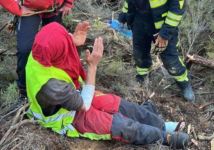 Un hombre resulta herido cuando trabajaba con una desbrozadora en un monte en Ibias