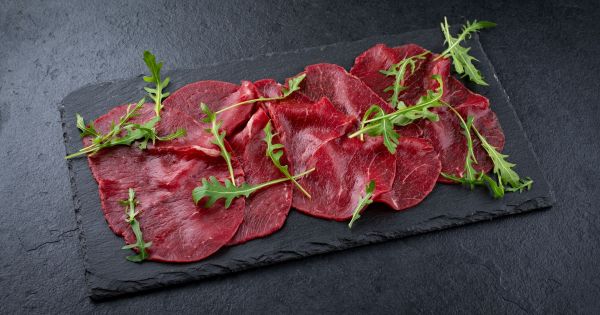 Carpaccio: la receta tradicional de las abuelas para disfrutar de un plato delicioso y económico en minutos