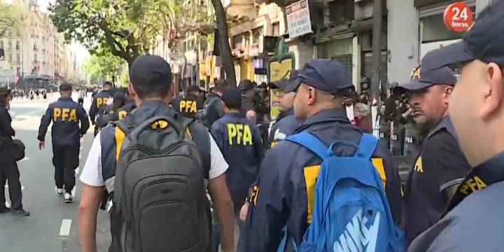 La marcha de jubilados en el Congreso volvió a realizarse, con un fuerte despliegue policial