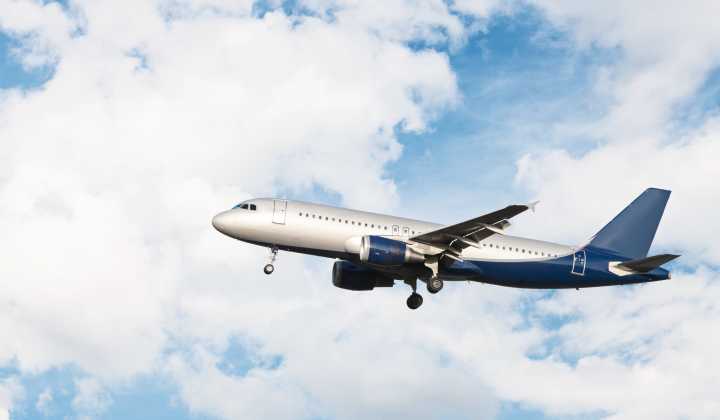 De día o de noche: ¿cuándo es más seguro viajar en avión?