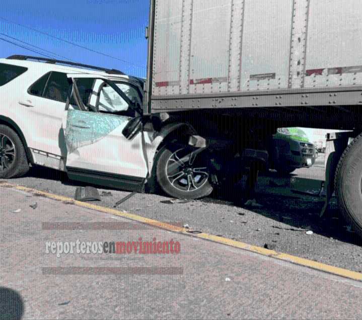 EQUIPOS DE EMERGENCIA RESCATARON A UN CONDUCTOR PRENSADO DE SU CAMIONETA EN ZONA INDUSTRIAL TOLUCA