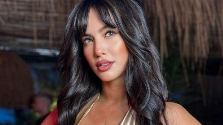 Flor Vigna compartió fotos con los ojos hinchados y el "palito" a Luciano Castro
