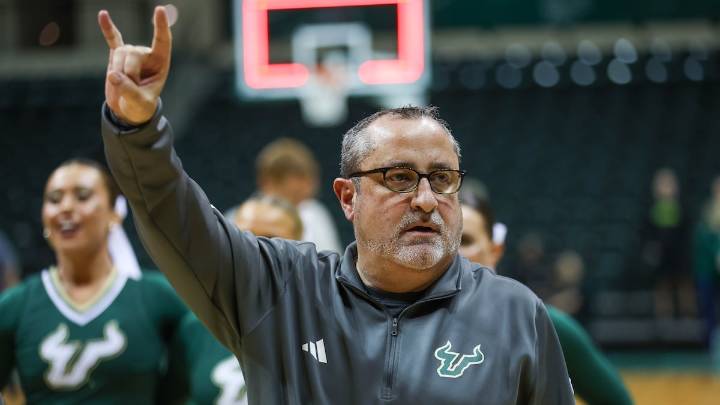 USF women’s basketball coach Jose Fernandez leaving for WNBA
