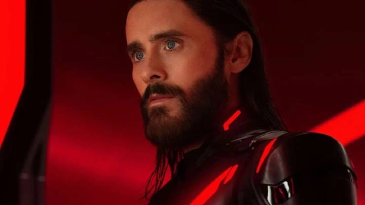 La crítica está dividida con lo nuevo de Jared Leto: ¿es realmente la peor película del año?